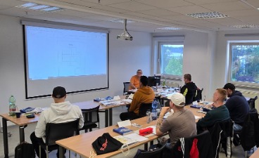 Mitarbeiter der RAPA Automotive im Lehrsaal